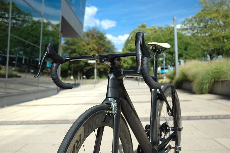 Used Trek MADONE Project-ONE/RAW-Carbone/SRAM RED ETAP/Gr.56/6, 9(!)kg 2020 Road & Gravel, Light Gray — image 5 of 13