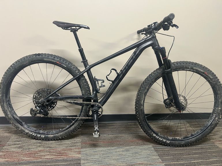 Used Trek Stache 7 2018 2018 Mountainbike, Black, 29 — image 2 of 9