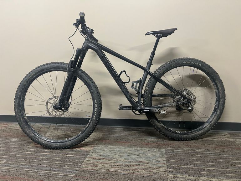 Used Trek Stache 7 2018 2018 Mountainbike, Black, 29 — image 1 of 9