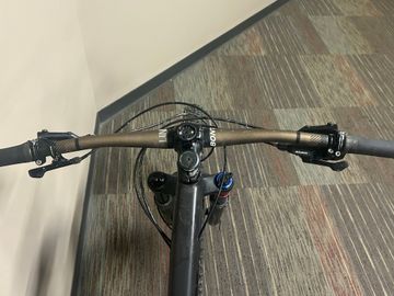 Used Trek Stache 7 2018 2018 Mountainbike, Black, 29 — image 7 of 9