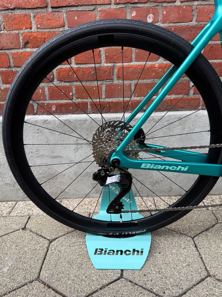 Bianchi Infinito Shimano 105 Di2 2027 Road & Gravel d'occasion — image 2 sur 16