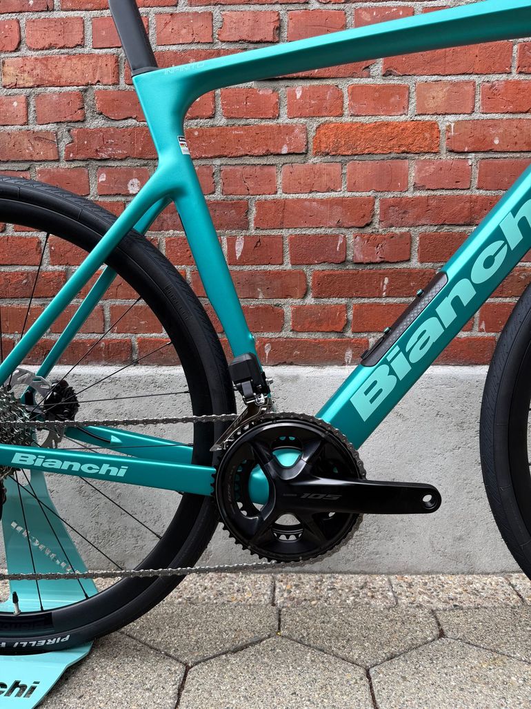 Bianchi Infinito Shimano 105 Di2 2027 Road & Gravel d'occasion — image 3 sur 16