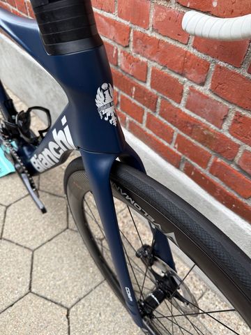Used Bianchi Oltre Shimano Ultegra Di2 2025 Road & Gravel, Blue — image 6 of 15
