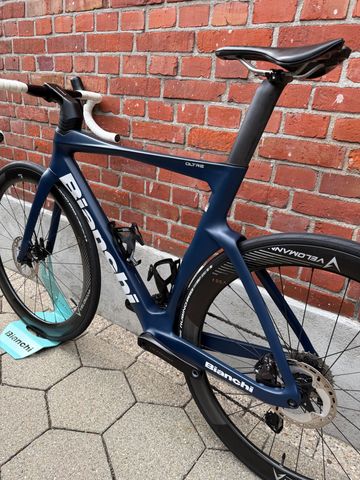 Used Bianchi Oltre Shimano Ultegra Di2 2025 Road & Gravel, Blue — image 14 of 15