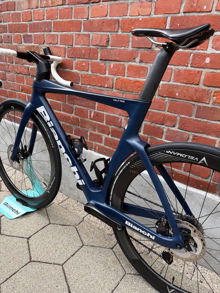 Used Bianchi Oltre Shimano Ultegra Di2 2025 Road & Gravel, Blue — image 14 of 15