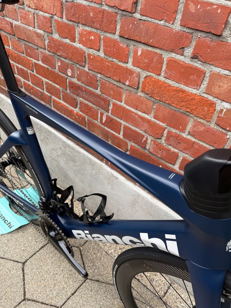 Used Bianchi Oltre Shimano Ultegra Di2 2025 Road & Gravel, Blue — image 8 of 15