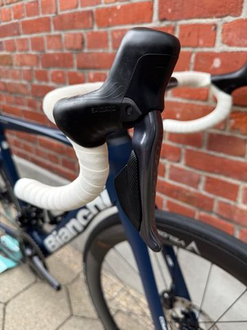 Used Bianchi Oltre Shimano Ultegra Di2 2025 Road & Gravel, Blue — image 5 of 15