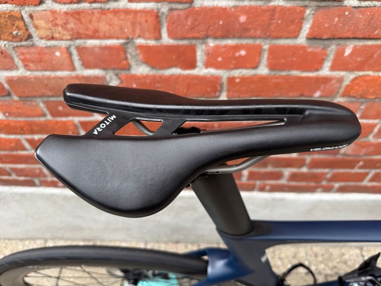 Used Bianchi Oltre Shimano Ultegra Di2 2025 Road & Gravel, Blue — image 9 of 15