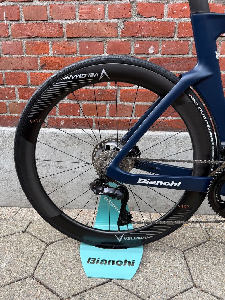 Used Bianchi Oltre Shimano Ultegra Di2 2025 Road & Gravel, Blue — image 2 of 15