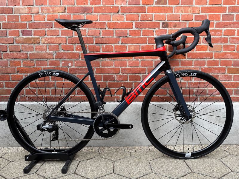 Použité BMC Teammachine SLR01 Carbon/SRAM Rival AXS 2x12/Size 56/DT-Swiss/Good Condition 2022 Road & Gravel