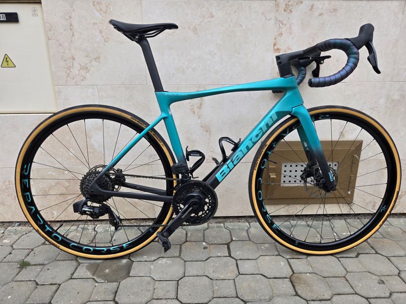 Used Bianchi Specialissima SRAM Force eTap AXS 2025 Road & Gravel