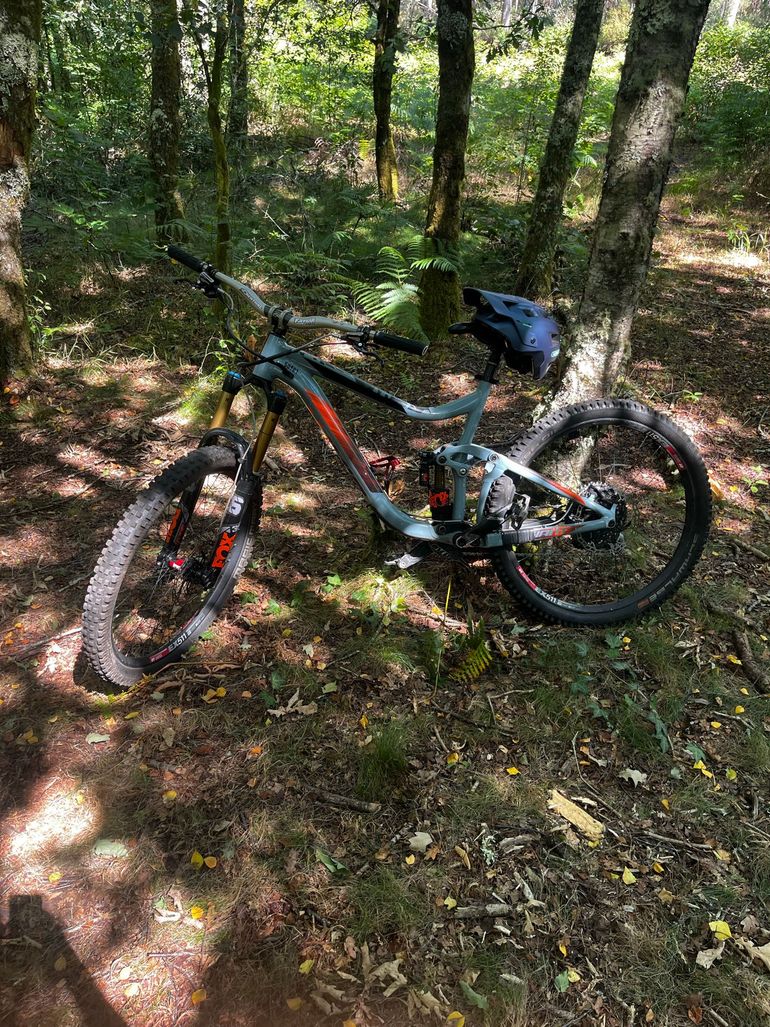 Used Giant Reign SRAM GX 2019 Mountainbike, Orange — image 3 of 3