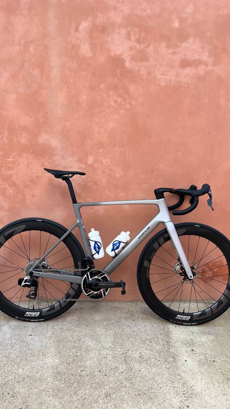 Used Focus Izalco SRAM Red eTap AXS 2025 Road & Gravel
