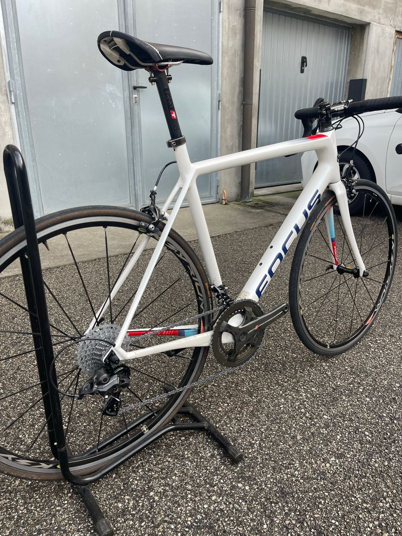 Použité Focus IZALCO RACE 9.7 2019 2019 Road & Gravel