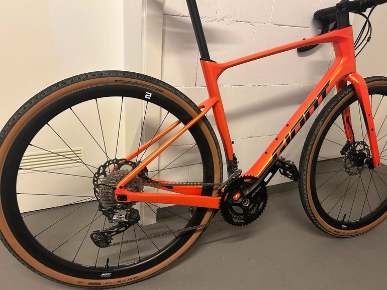 Tweedehands Giant Revolt Shimano GRX 2025 Road & Gravel — afbeelding 3 van 5