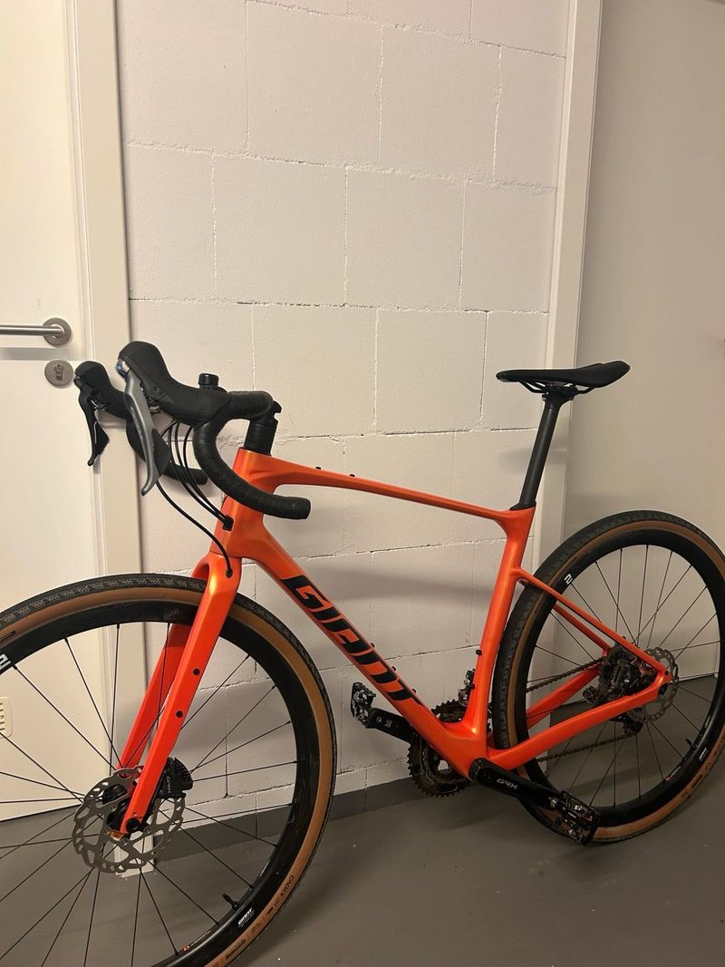 Used Giant Revolt Shimano GRX 2025 Road & Gravel