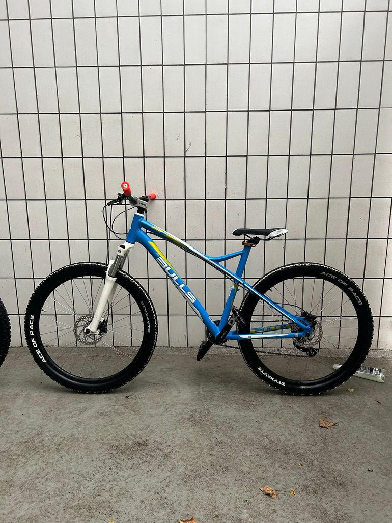 BULLS Sharptail Shimano Altus 2017 Mountainbike usato, Blu — immagine 1 di 11