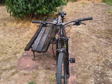 Used Specialized Stumpjumper Shimano Deore XT 2015 Mountainbike, Black — image 2 of 3