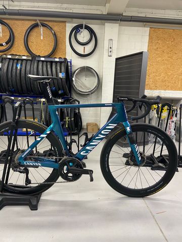 Gebrauchtes Canyon Aeroad CFR Di2 2025 2025 Road & Gravel, Blau — Bild 1 von 4