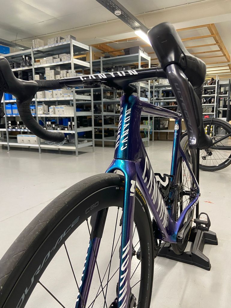 Gebrauchtes Canyon Aeroad CFR Di2 2025 2025 Road & Gravel, Blau — Bild 4 von 4