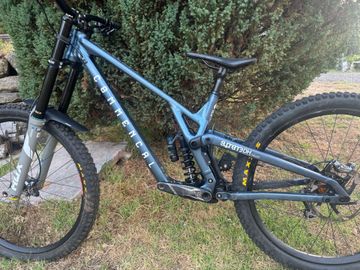 Commencal supreme v5 2024 Mountainbike d'occasion — image 7 sur 8