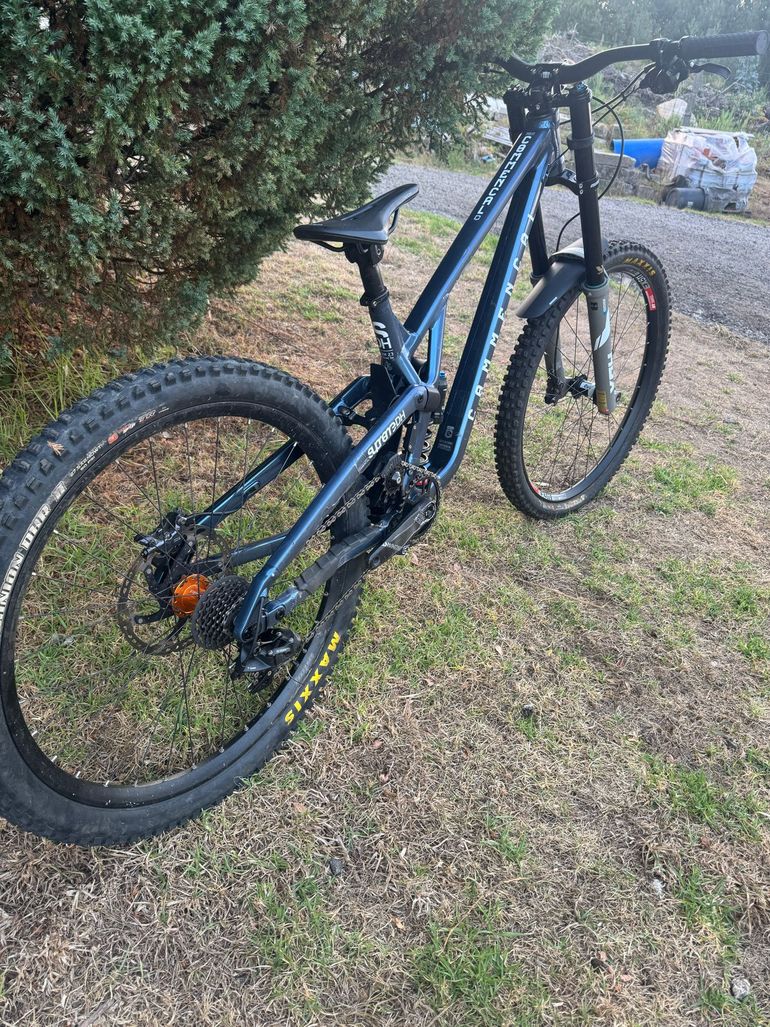 Commencal supreme v5 2024 Mountainbike d'occasion — image 4 sur 8