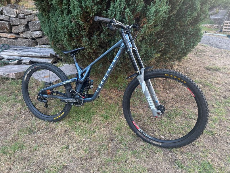 Used Commencal supreme v5 2024 MTB