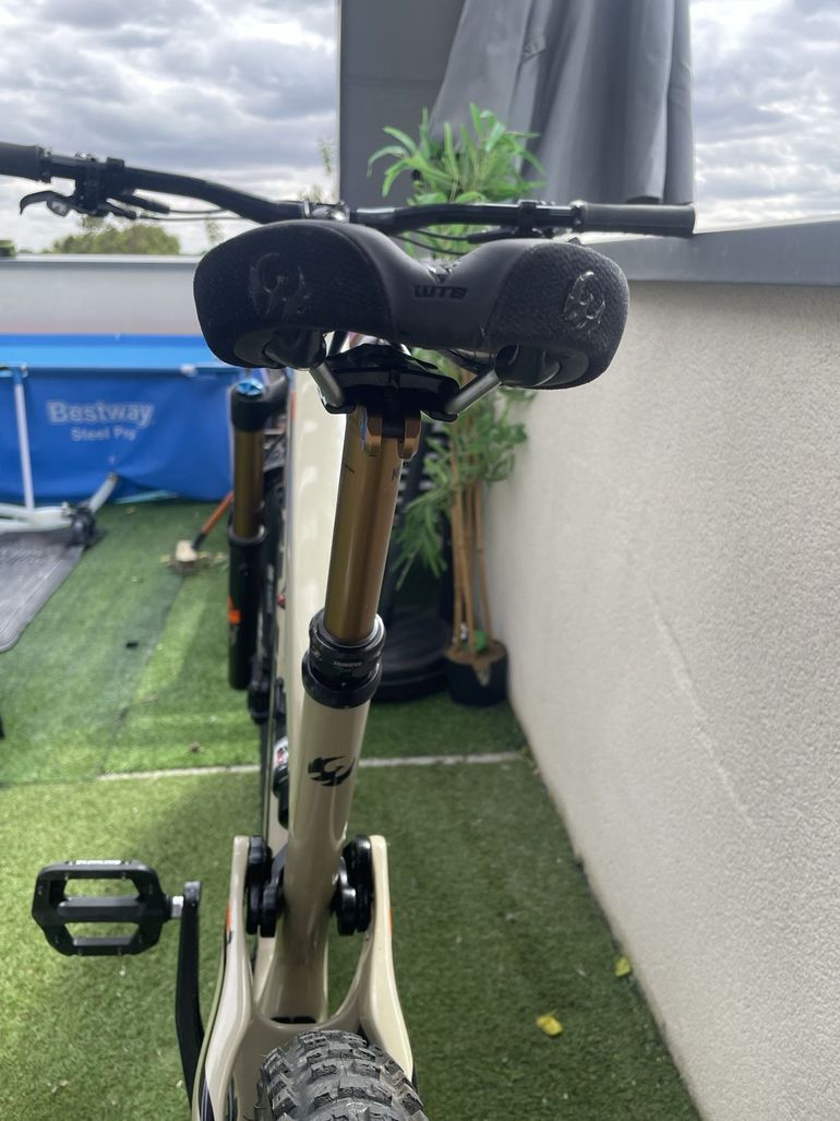 Pivot Firebird 29 Race XT 2021 2021 Mountainbike usato, Grigio chiaro — immagine 15 di 21
