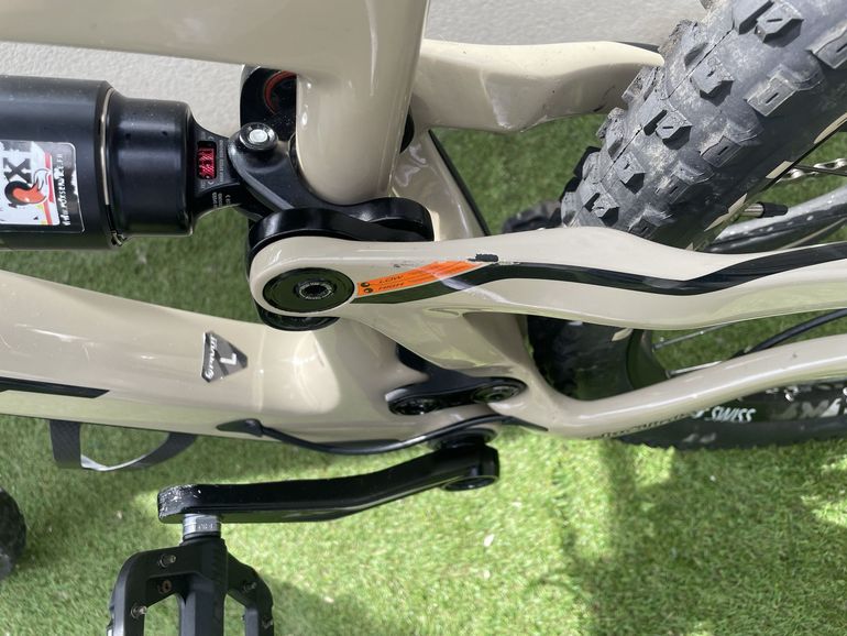 Pivot Firebird 29 Race XT 2021 2021 Mountainbike usato, Grigio chiaro — immagine 6 di 21