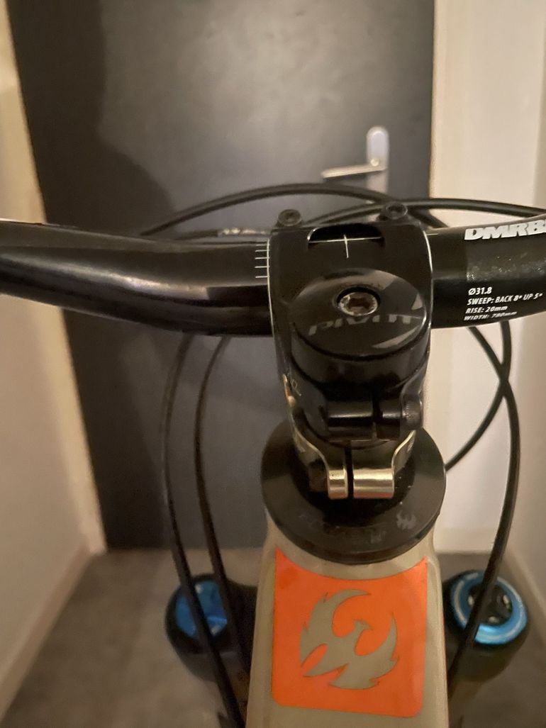 Pivot Firebird 29 Race XT 2021 2021 Mountainbike usato, Grigio chiaro — immagine 21 di 21