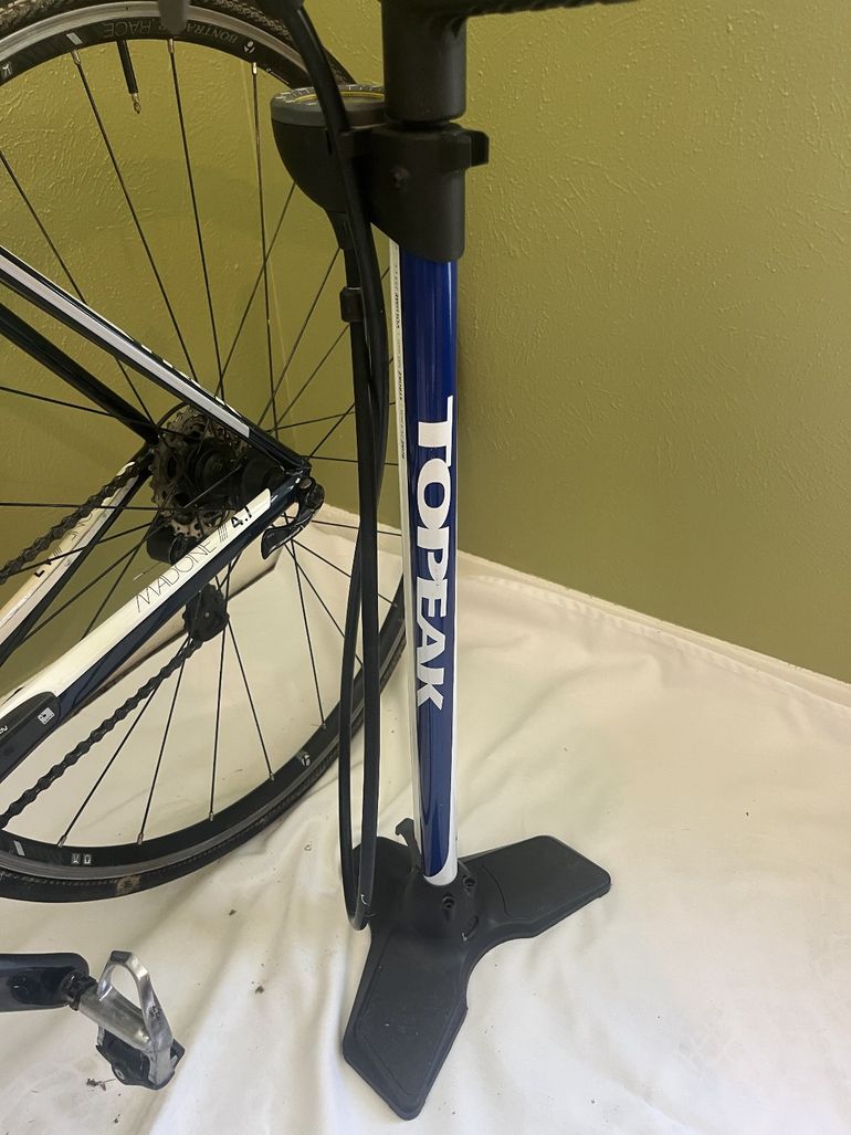 Used Trek Madone 4.7 H2 (Compact) 2012 2012 Road & Gravel, White — image 4 of 9