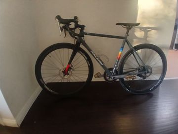 Used Raleigh RXM 2017 2017 Road & Gravel, Light Gray — image 1 of 8