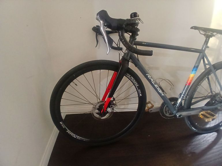 Used Raleigh RXM 2017 2017 Road & Gravel, Light Gray — image 2 of 8