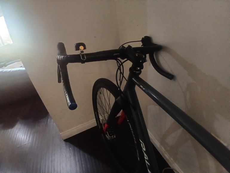 Used Raleigh RXM 2017 2017 Road & Gravel, Light Gray — image 4 of 8