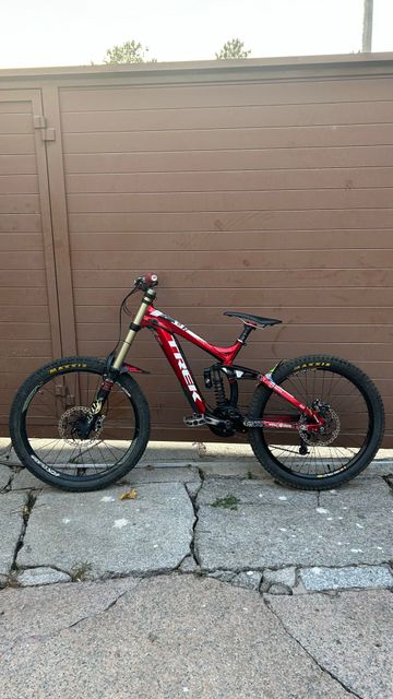 Used Trek Session 9.9 2018 2018 Mountainbike, Red, 27.5 — image 2 of 3