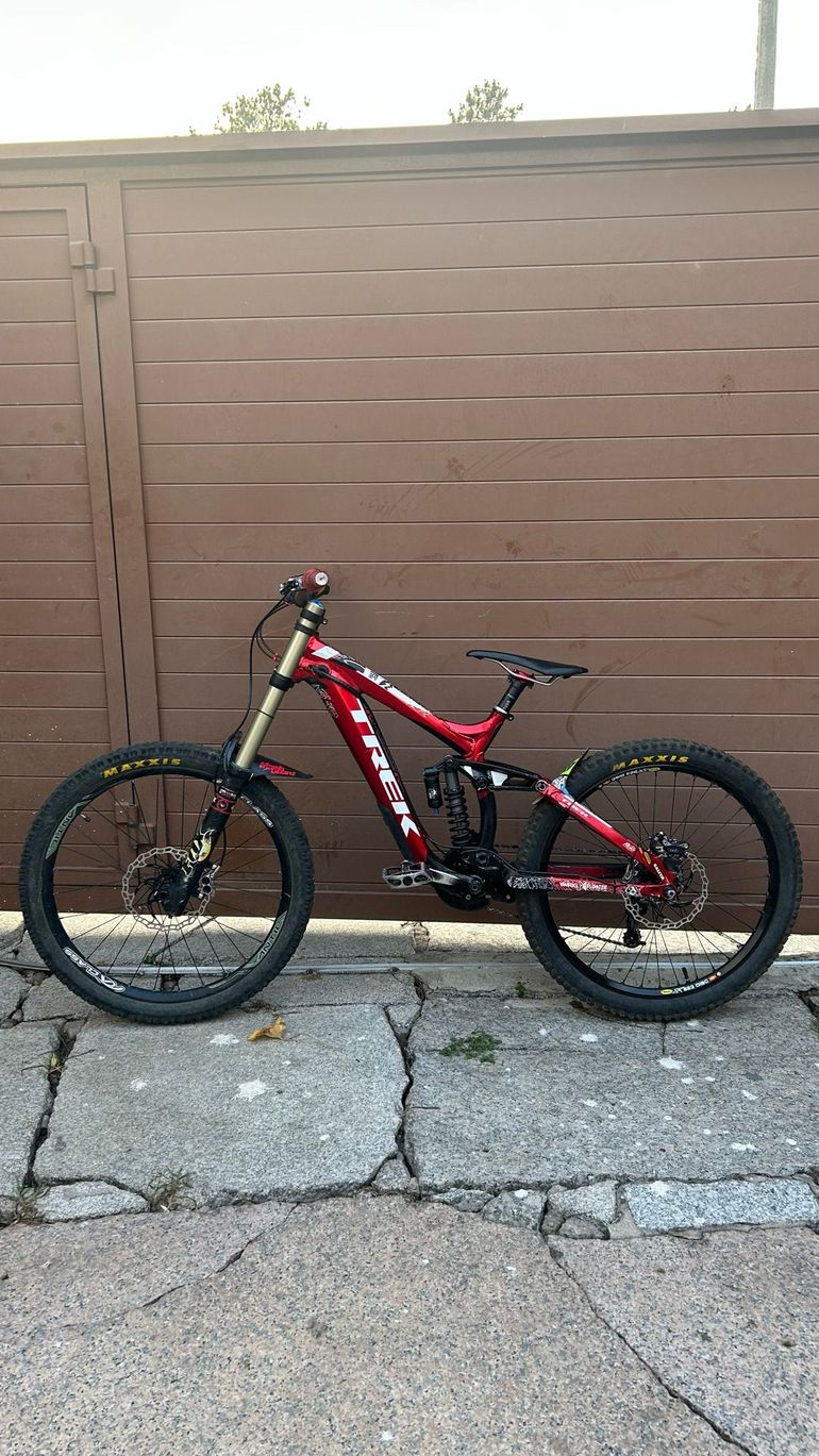 Used Trek Session 9.9 2018 2018 Mountainbike, Red, 27.5 — image 2 of 3