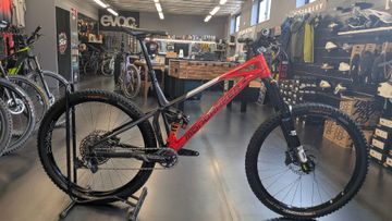 Gebrauchtes Mondraker SUPERFOXY R 2024 2024 Mountainbike, Rot — Bild 1 von 4