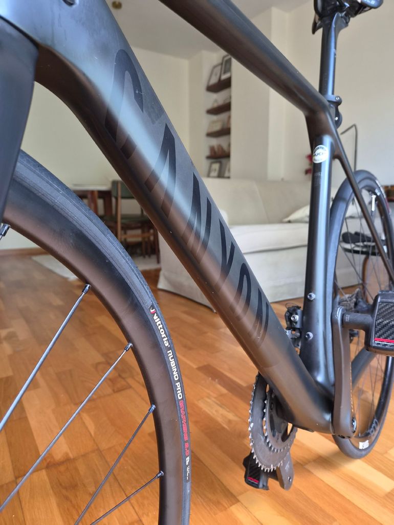 Tweedehands Canyon Ultimate CF SL 8 Disc 2022 2022 Road & Gravel — afbeelding 14 van 14