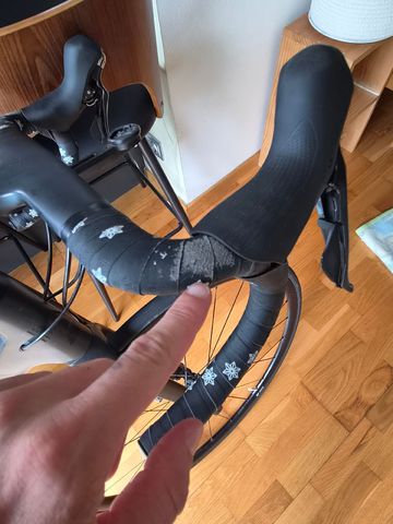 Canyon Ultimate CF SL 8 Disc 2022 2022 Road & Gravel usato, Nero — immagine 4 di 7