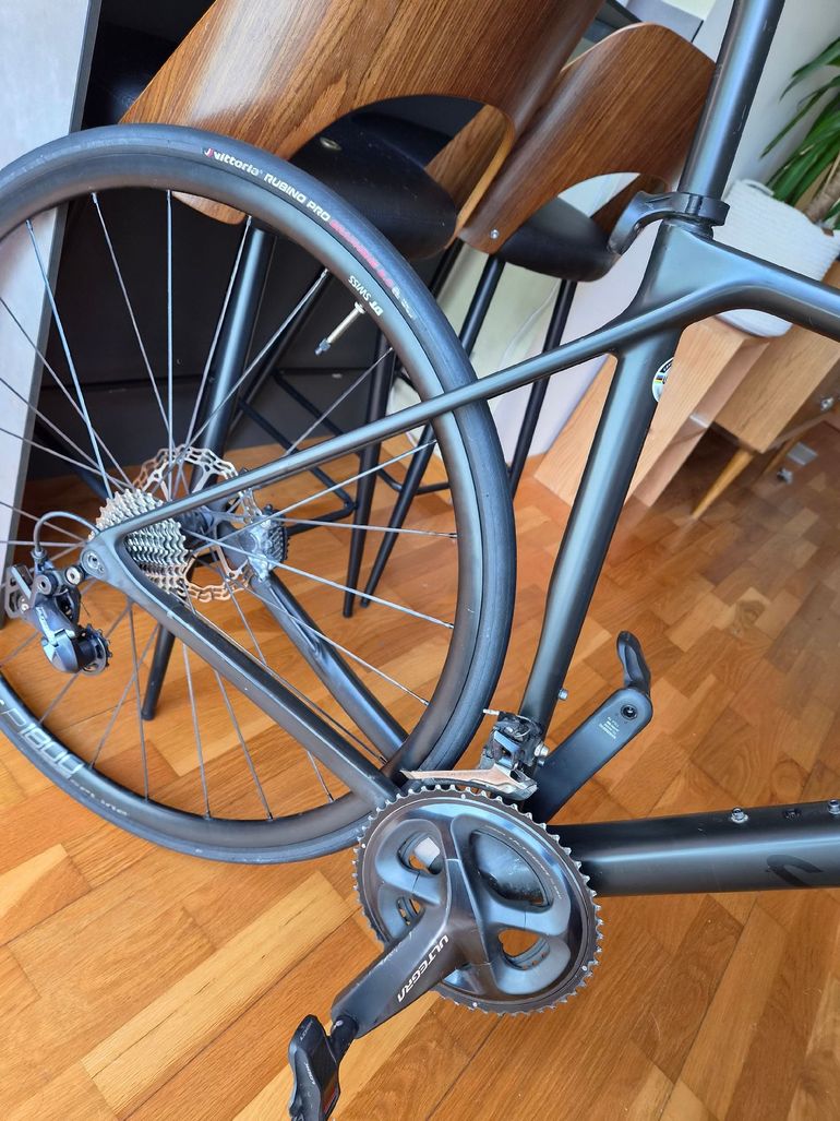 Tweedehands Canyon Ultimate CF SL 8 Disc 2022 2022 Road & Gravel — afbeelding 8 van 14