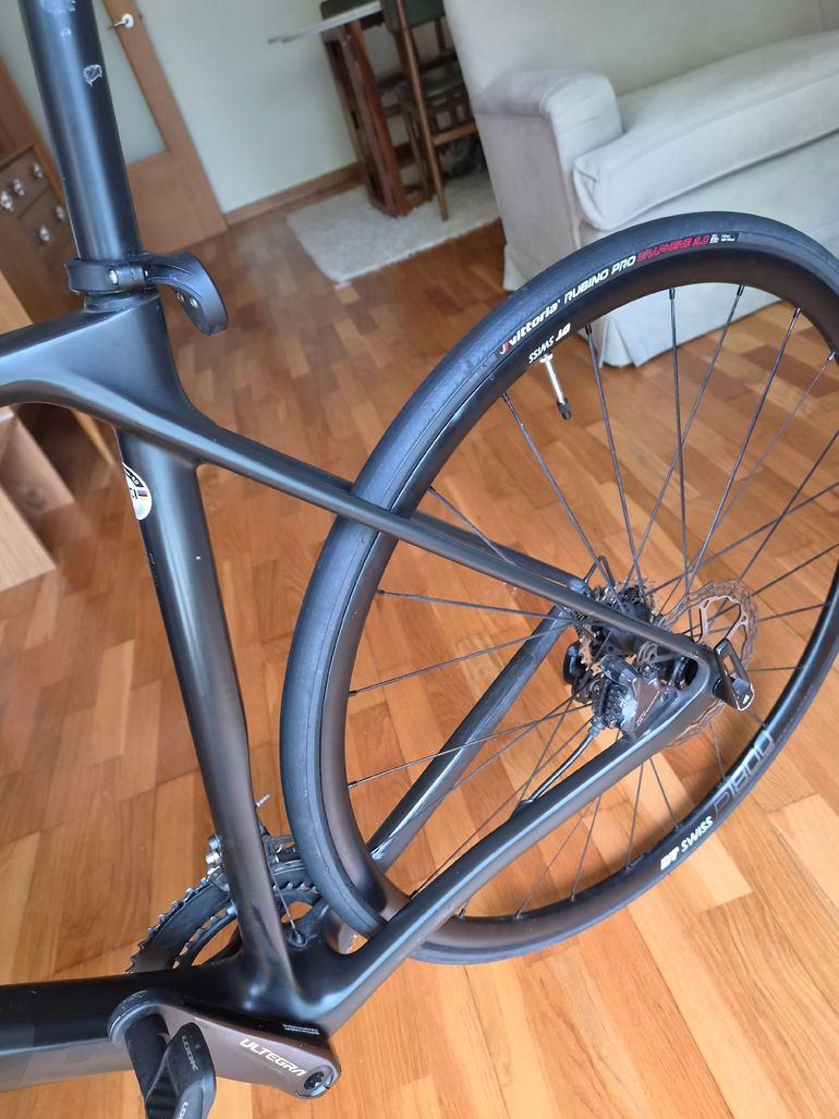 Tweedehands Canyon Ultimate CF SL 8 Disc 2022 2022 Road & Gravel — afbeelding 13 van 14