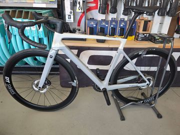 Brugt Focus IZALCO MAX 9.8 2024 2024 Road & Gravel — billede 2 af 6