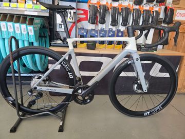 Brugt Focus IZALCO MAX 9.8 2024 2024 Road & Gravel — billede 1 af 6