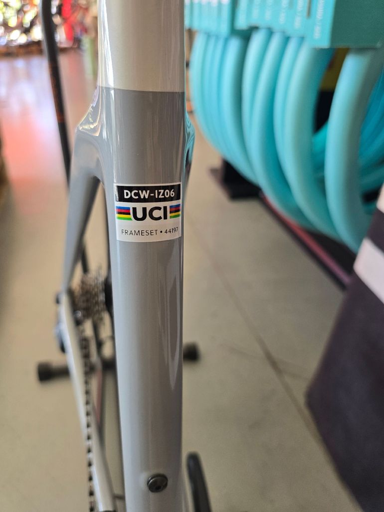 Brugt Focus IZALCO MAX 9.8 2024 2024 Road & Gravel — billede 4 af 6