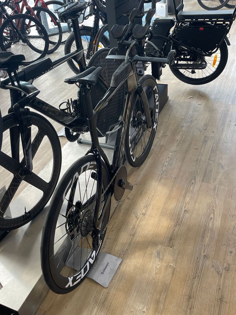 Tweedehands Giant Trinity SRAM Force eTap AXS 2025 Road & Gravel — afbeelding 3 van 5