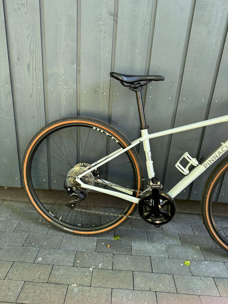 Gebrauchtes Pinnacle Arkose R2 2020 2020 Road & Gravel, Weiß — Bild 9 von 12
