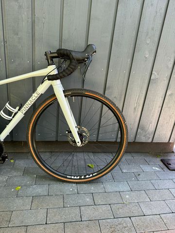Gebrauchtes Pinnacle Arkose R2 2020 2020 Road & Gravel, Weiß — Bild 8 von 12