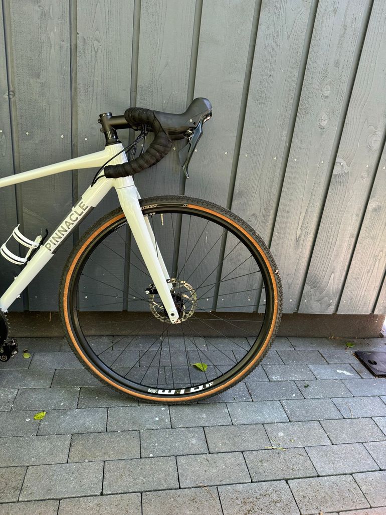 Gebrauchtes Pinnacle Arkose R2 2020 2020 Road & Gravel, Weiß — Bild 8 von 12
