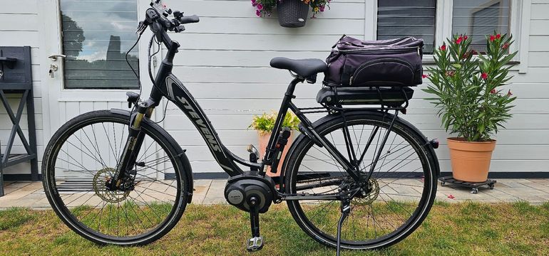 Stevens E-Courier Luxe Forma 2017 Urban usato, Nero — immagine 2 di 3