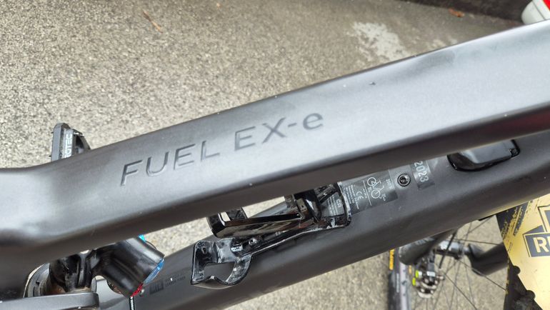 Gebrauchtes Trek Fuel EXe 9.8 2023 2023 Mountainbike, Hellgrau — Bild 3 von 8